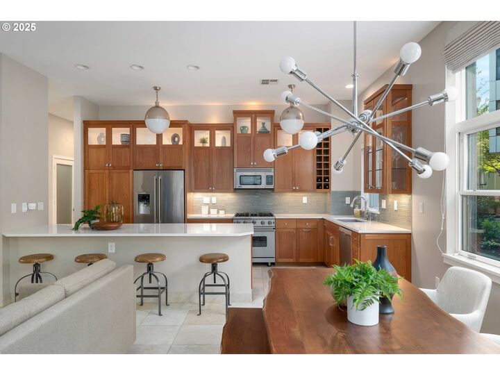 Property Photo: 820 NW 12th Ave 110 OR 97209