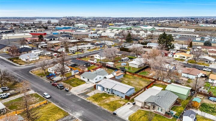 Property Photo:  717 S Locust Lane  WA 98837 