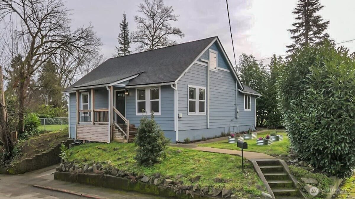 Property Photo:  821  15th Street  WA 98337 