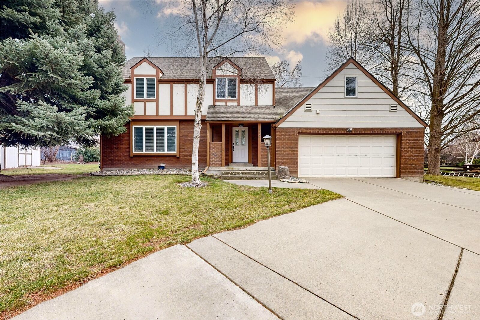 Property Photo:  958  Abbott Road  WA 99362 