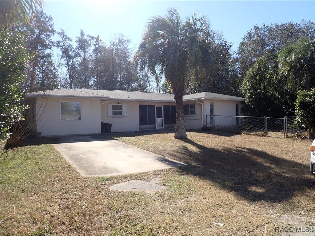 Property Photo: 47 Lake Court Loop FL 34472-2785