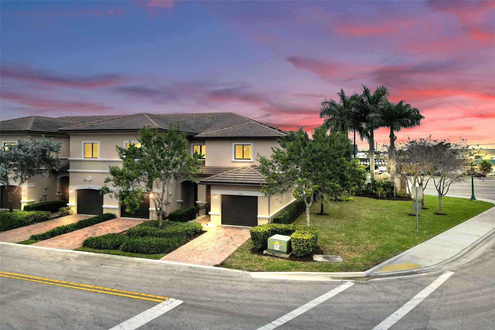 Property Photo:  4234 N Dixie Highway 125  FL 33334 