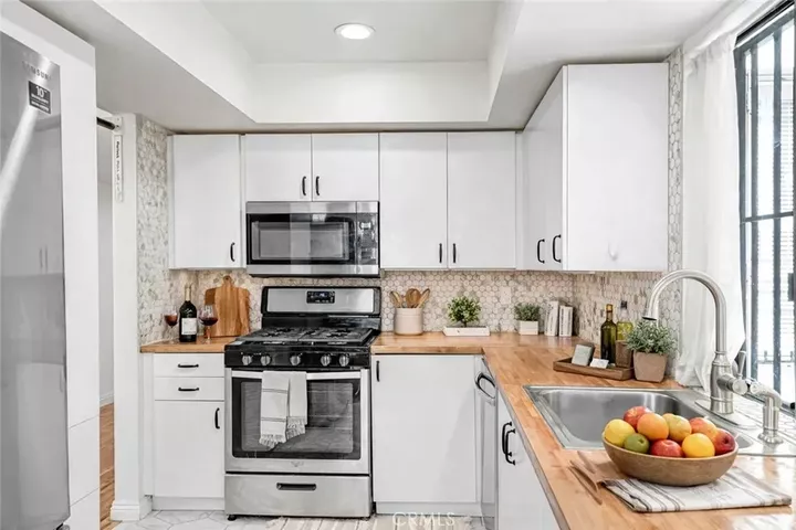 Property Photo: 7001 S La Cienega 101 CA 90045