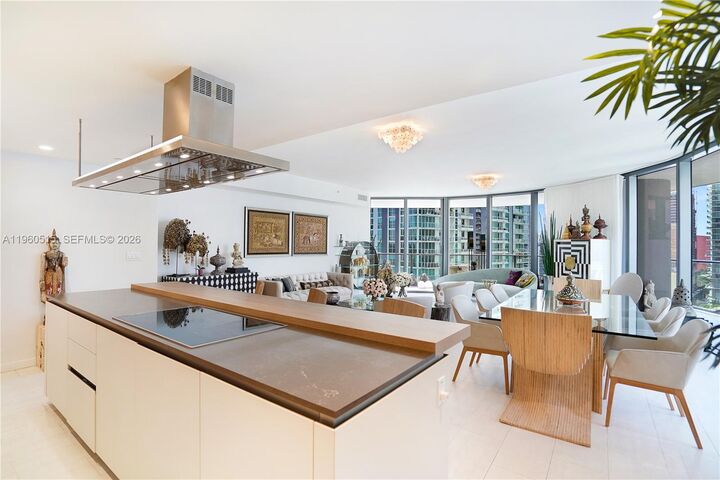 Property Photo: 1000 Brickell Plz 1902 FL 33131