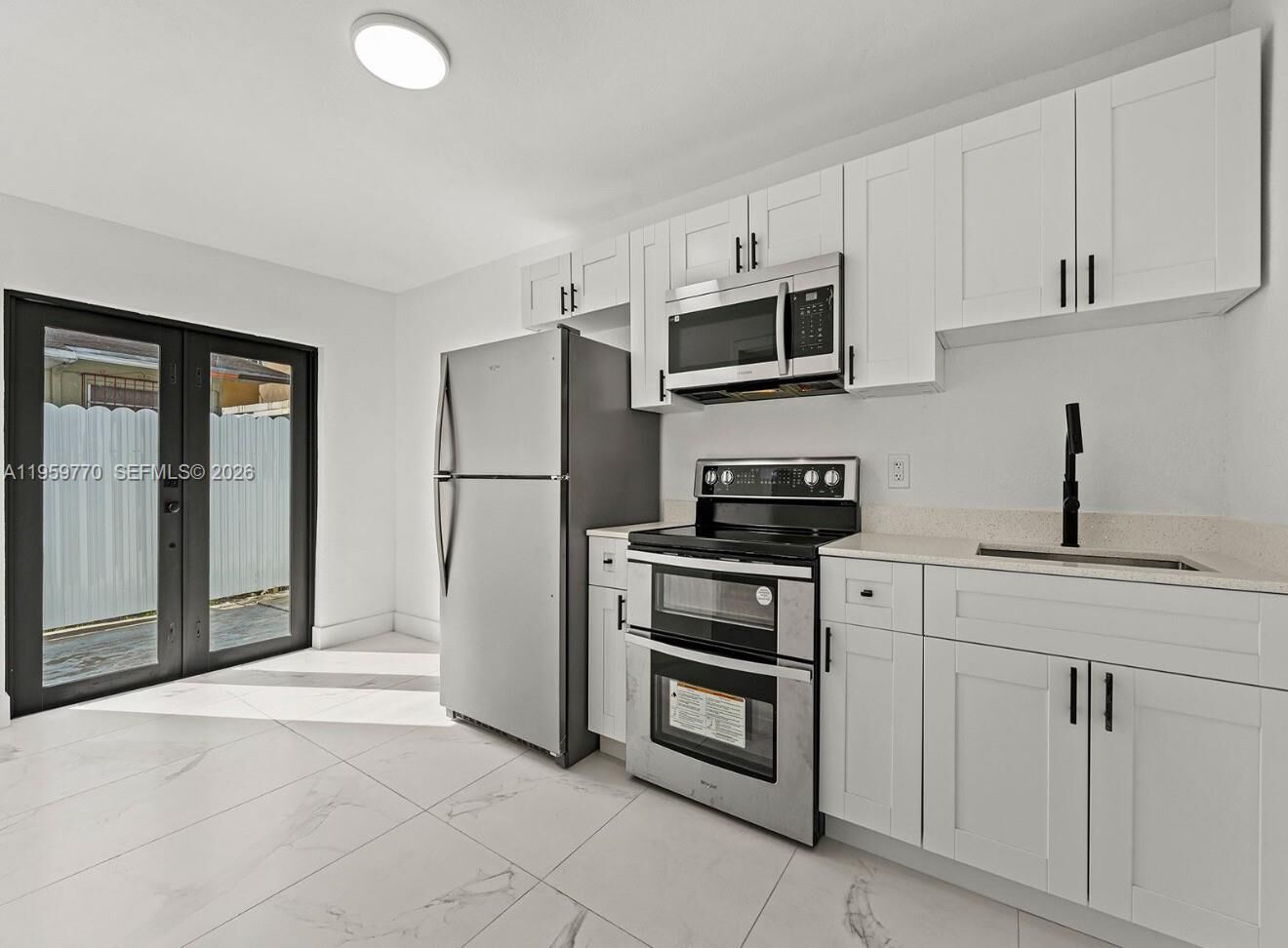 Property Photo: 921 NW 22nd Ct 2 FL 33125