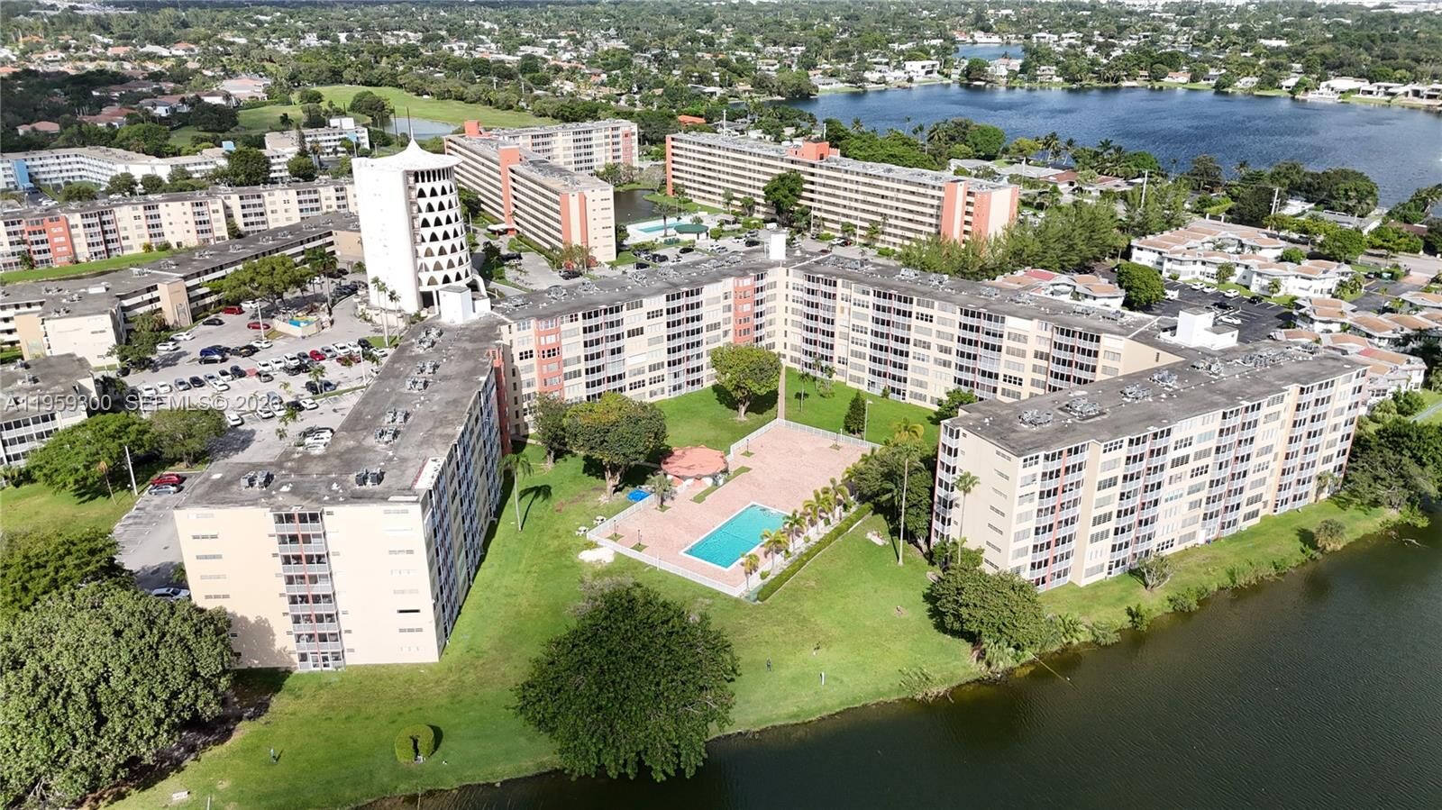 Property Photo:  1750 NE 191st St 507-1  FL 33179 