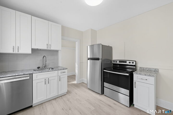 Property Photo:  89 Maplewood Avenue  CT 06119 