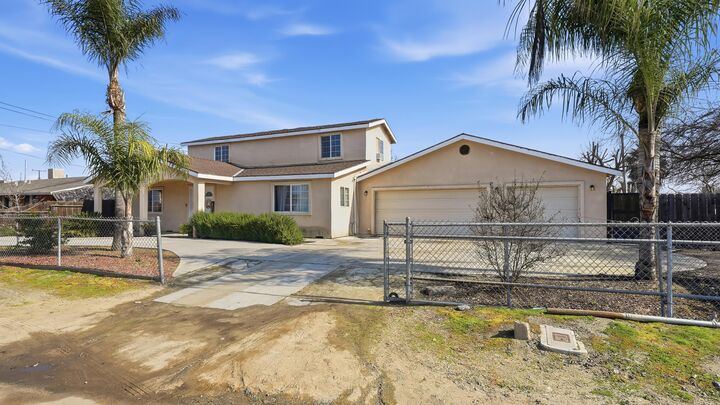Property Photo: 916 S Cottage Street CA 93257