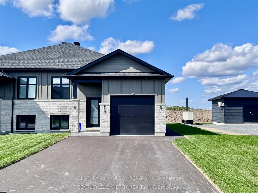 Property Photo:  89 Helen Street B  ON K0A 1R0 