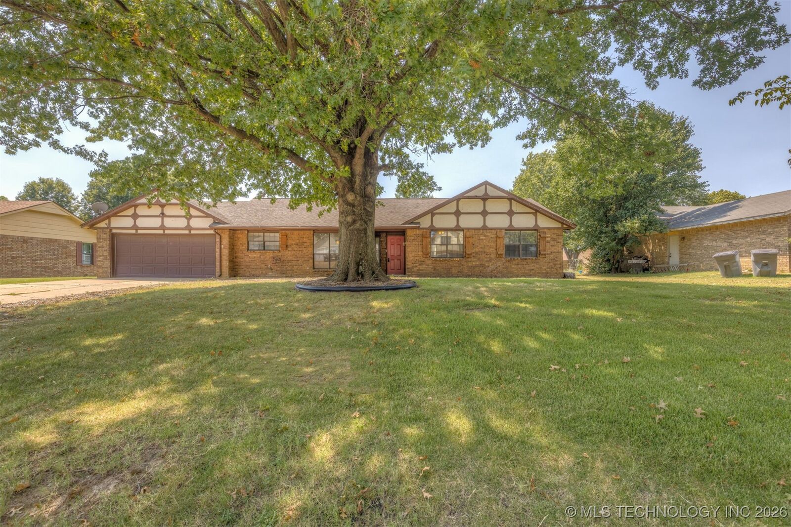 Property Photo:  405 Mockingbird Lane  OK 74467 