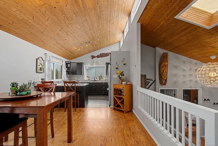 Property Photo:  861 Dunsmuir Cres  BC V9G 1N7 