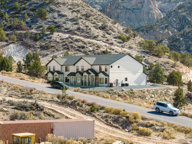 Property Photo:  421 E White Sands Way B  UT 84758 