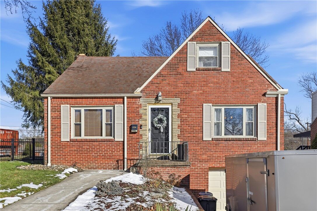 Property Photo:  633 Moreland Dr  PA 15243 