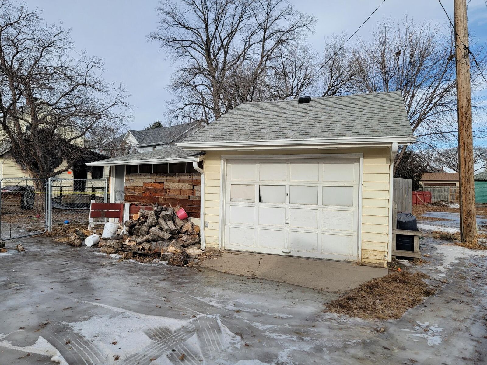 Property Photo: 921 S Kline St SD 57401
