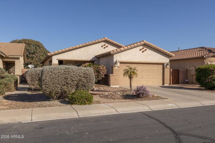 Property Photo:  724 W Trellis Road  AZ 85140 