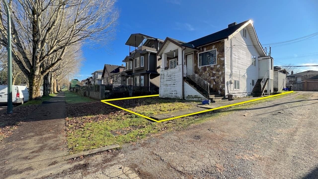 Property Photo: 3006 E 25th Avenue BC V5R 1J4