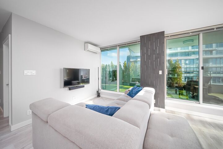 Property Photo: 6951 Elmbridge Way 1201 BC V7C 0A4