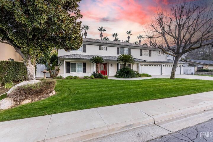 Property Photo:  300 Vista Verde Way  CA 93309 