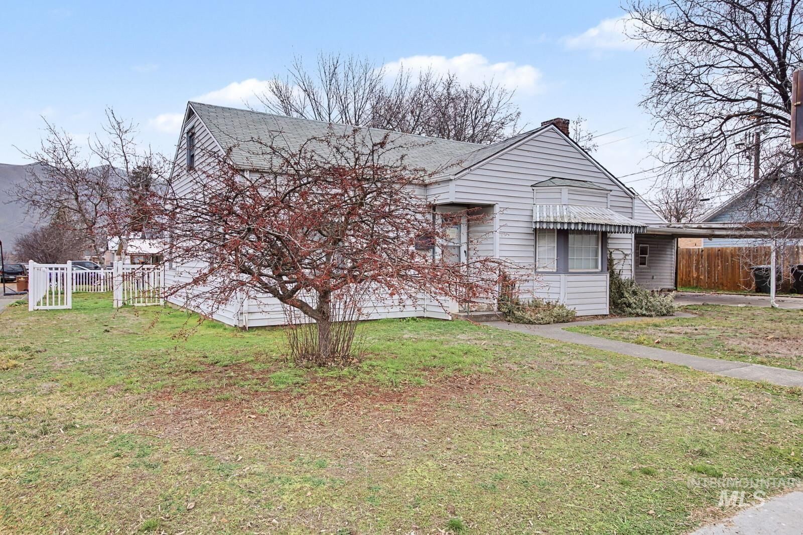 Property Photo:  918 Elm Street  WA 99403 