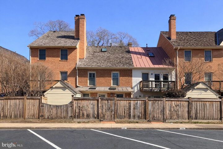 Property Photo: 1306 Kenmore Avenue 4 VA 22401