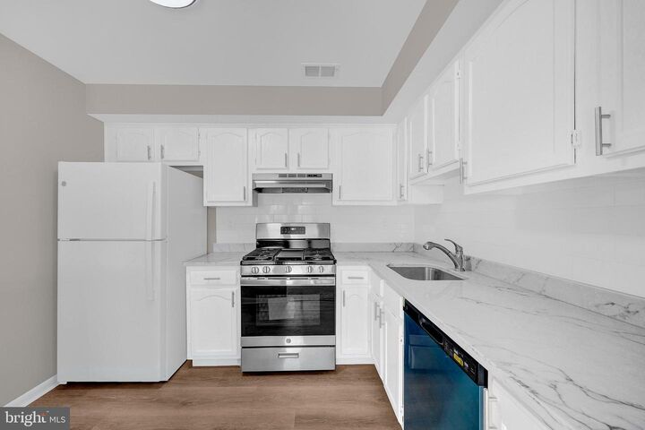 Property Photo:  205 Salem Court 11  NJ 08540 