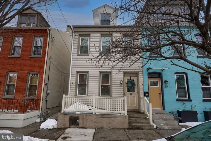 Property Photo:  22 E New Street  PA 17602 