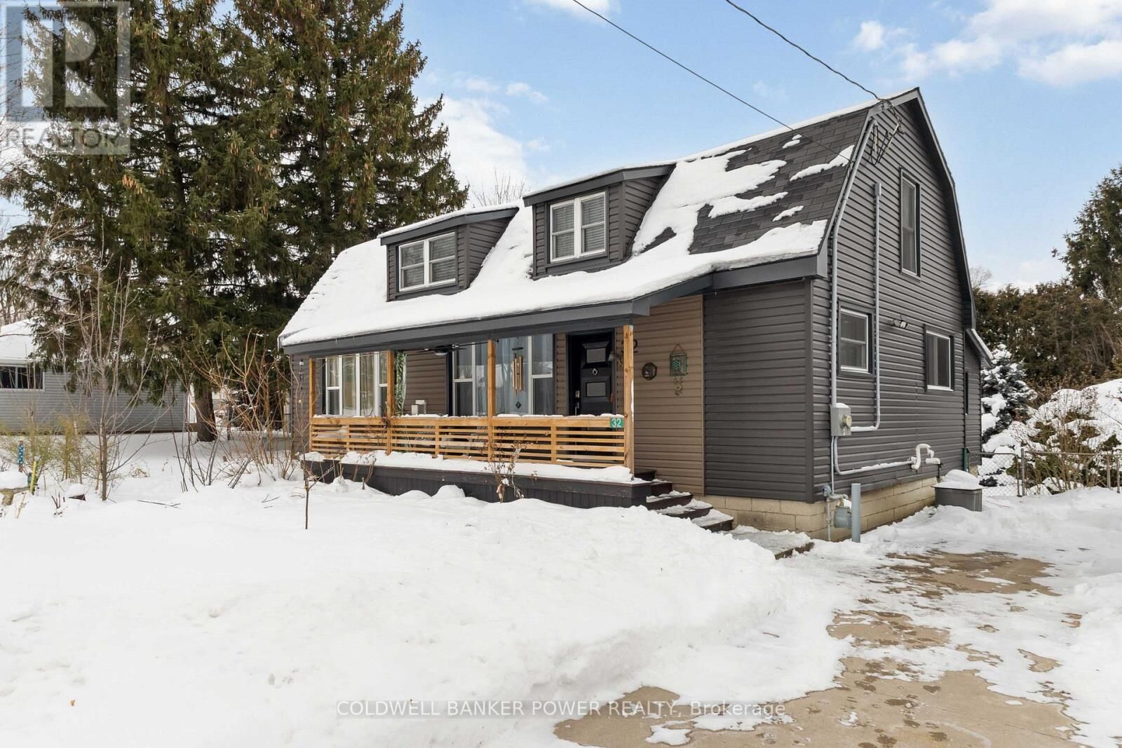 Property Photo:  32 Ann Street  ON N0M 1B0 