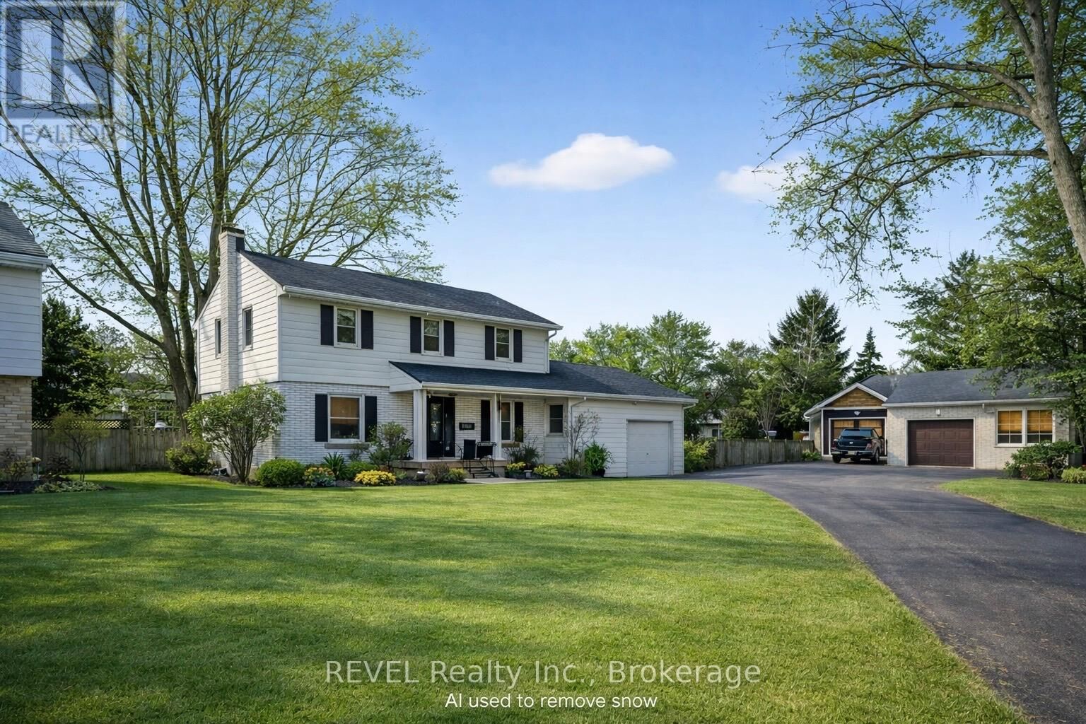 Property Photo: 10 Laughlin Place ON L3C 4E2