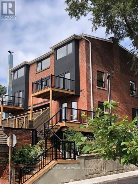 Photo de la propriété:  2174 Queen Street East  ON M4E 1E4 