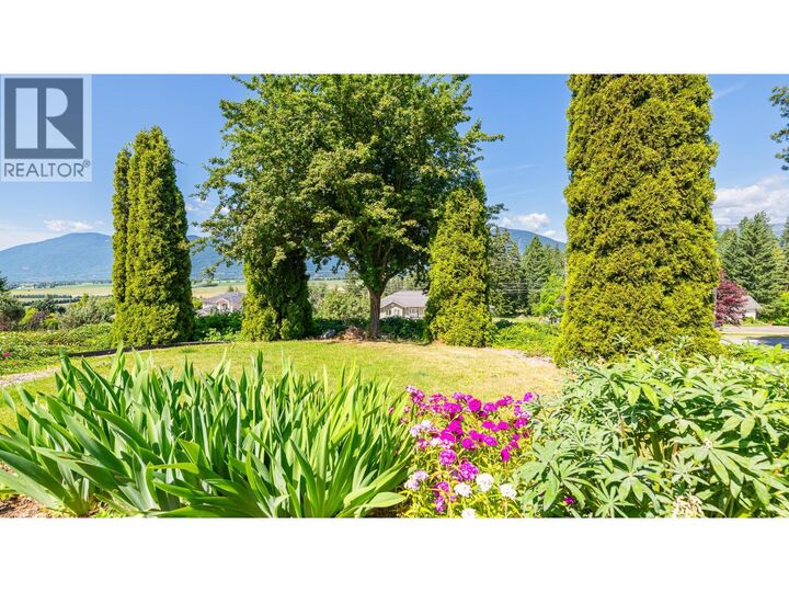 Photo de la propriété:  1506 1st Avenue Northwest  BC V0B 1G6 