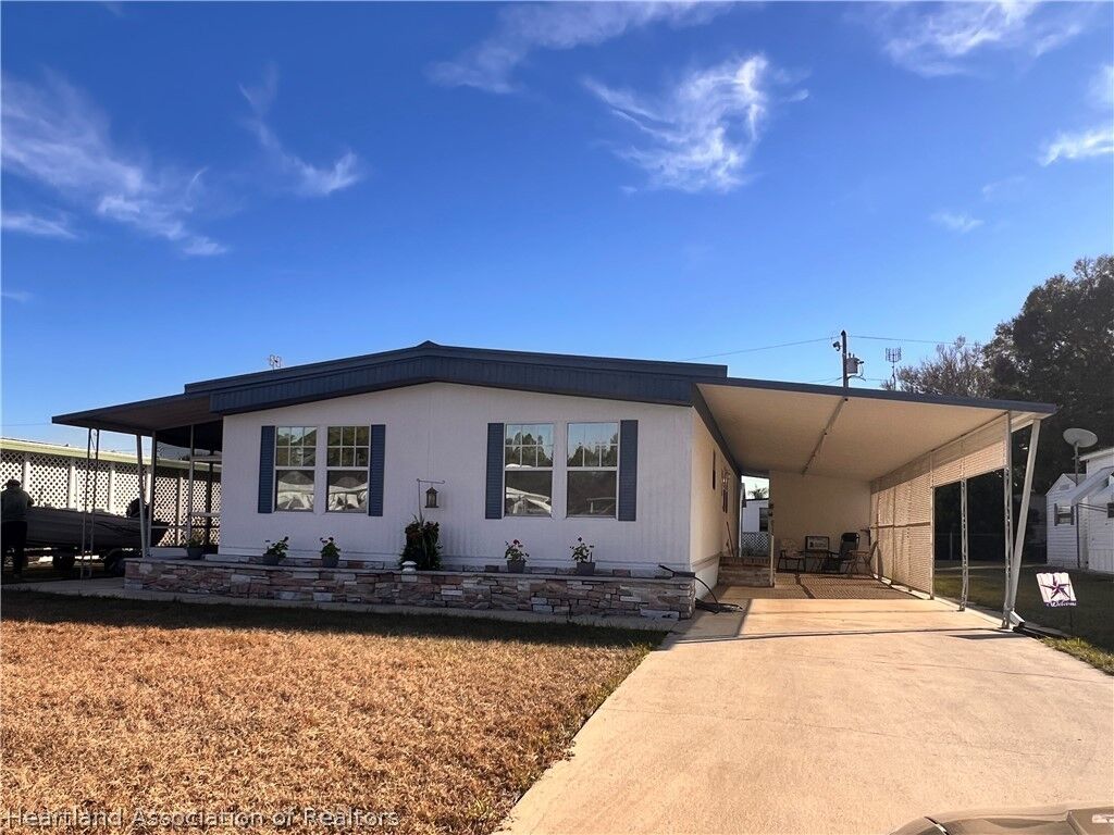 Property Photo:  1841 Robin Court  FL 33870 