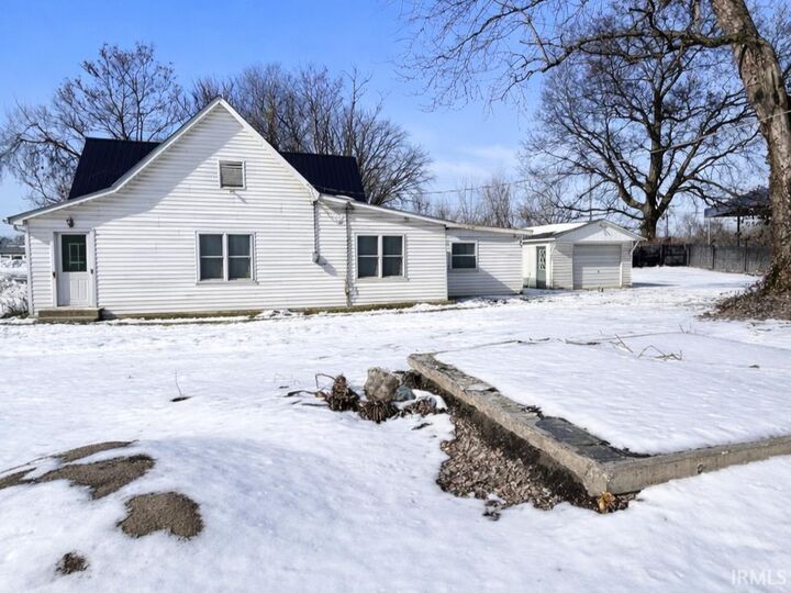Property Photo:  3080 E Linn Avenue  IN 47805-1829 