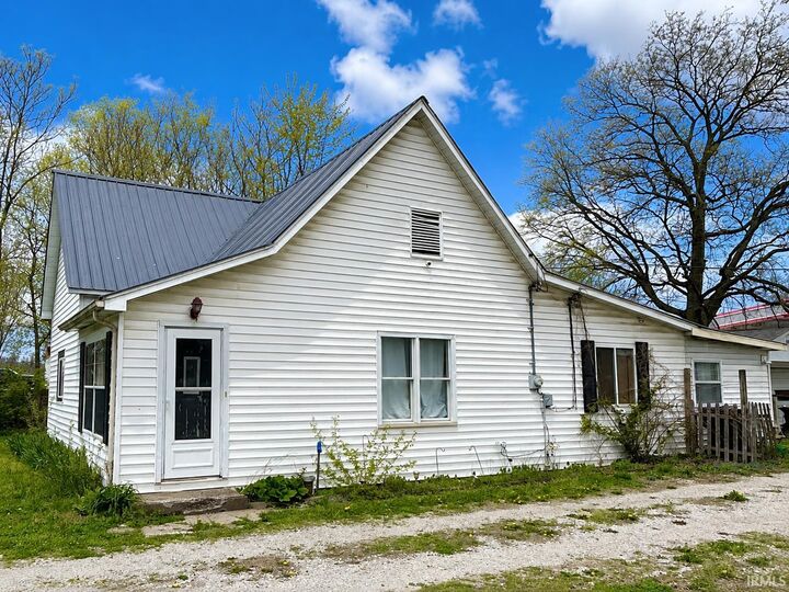 Property Photo: 3080 E Linn Avenue IN 47805-1829