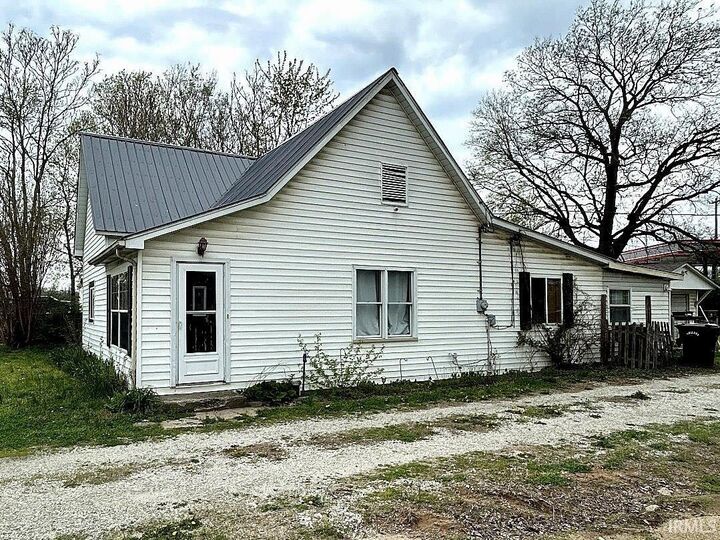 Property Photo:  3080 E Linn Avenue  IN 47805-1829 