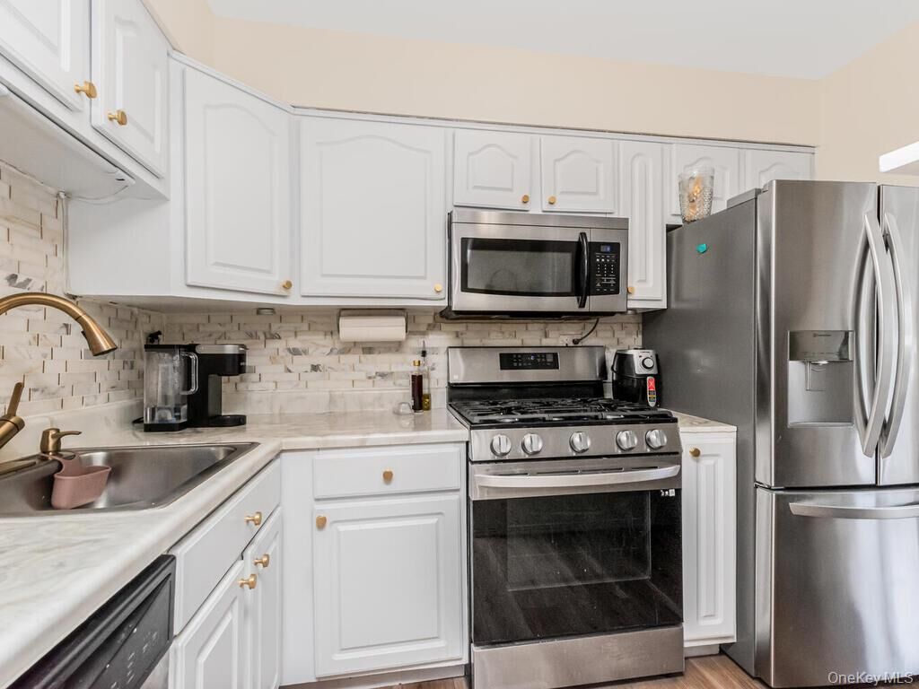 Property Photo:  380 N Broadway C4  NY 10701 