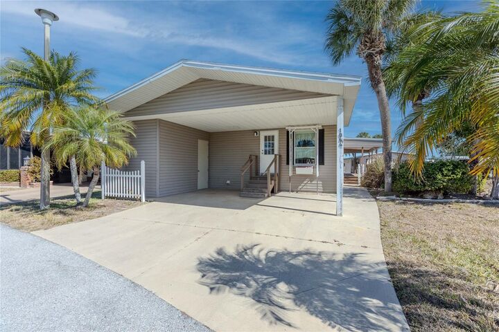 Property Photo:  2100 Kings Highway Lane 1064  FL 33980 