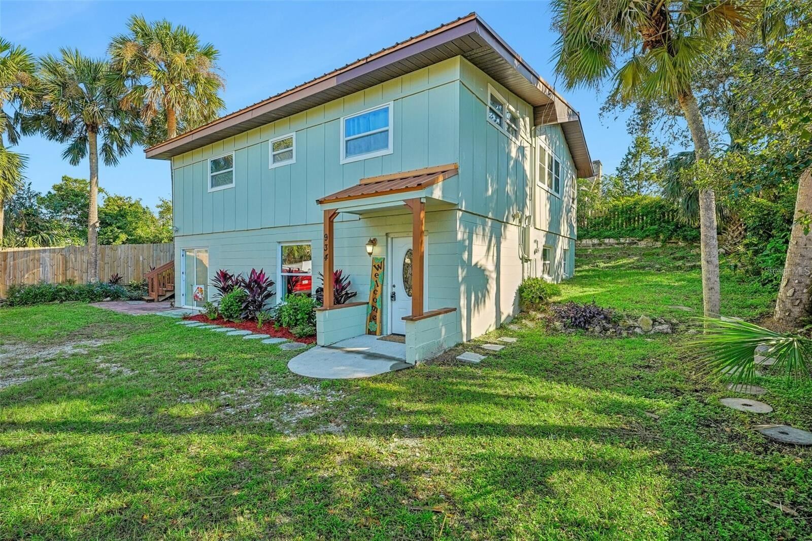 Property Photo:  934 N Halifax Avenue  FL 32118 
