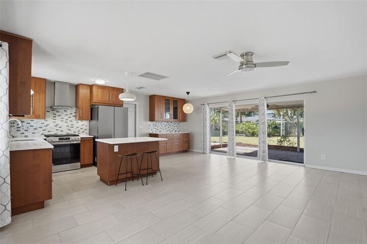 Property Photo: 7962 2nd Way N FL 33702