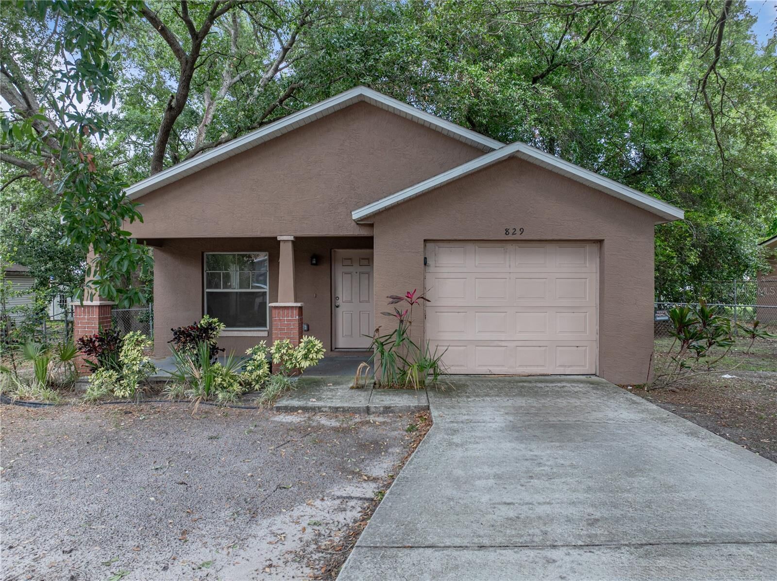 Property Photo:  829 N Lake Avenue  FL 33801 