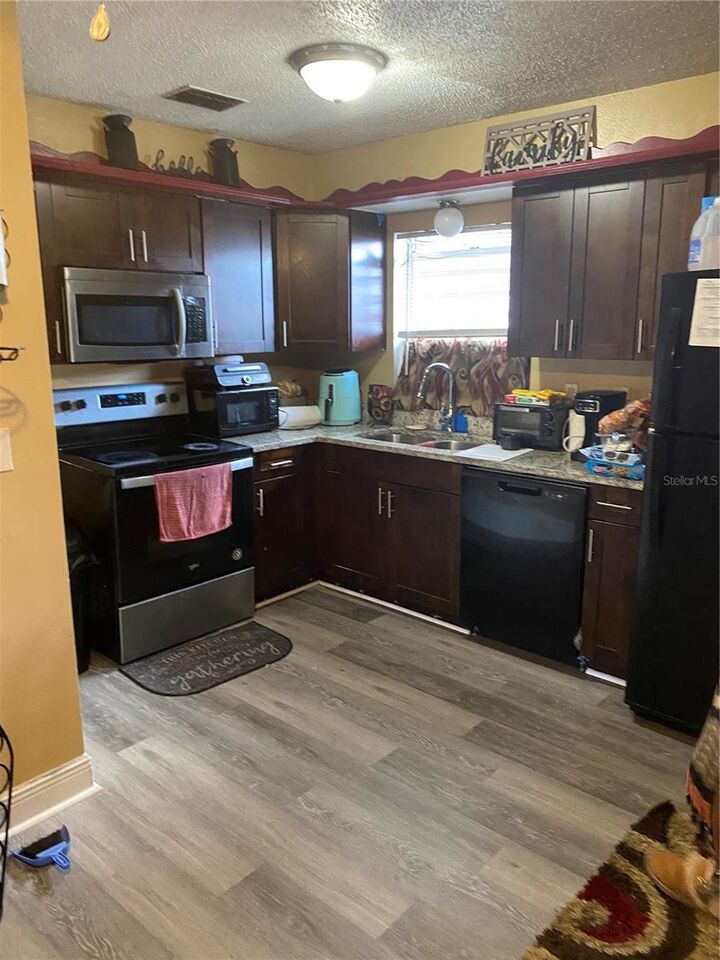 Property Photo: 5520 20th Street FL 33542