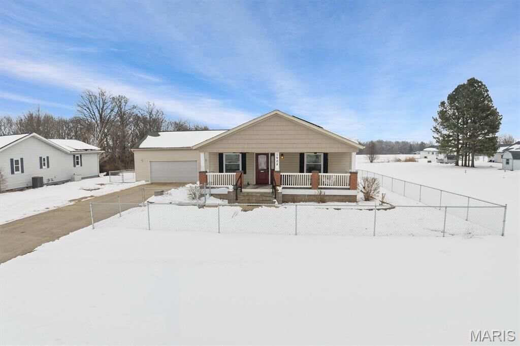 Property Photo:  1908 Ridge Avenue  IL 62246 