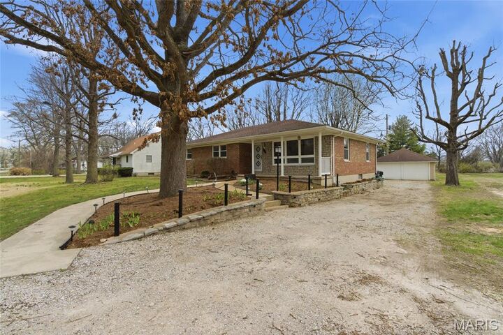 Property Photo: 2113 S Main Street IL 62239