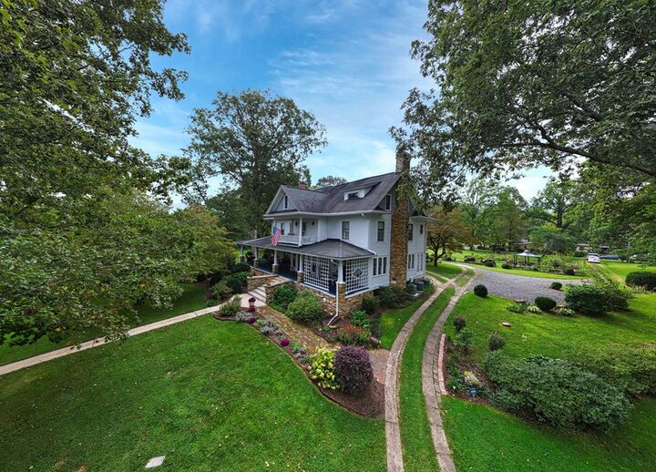 Property Photo:  1194 Main Street  NC 28901 