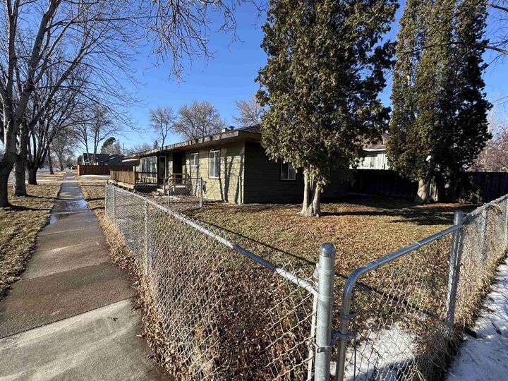 Property Photo: 1000 7th Ave NW ND 58703