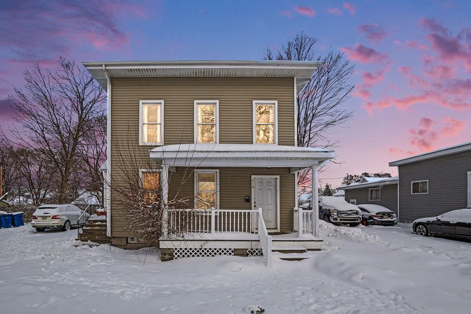 Property Photo:  913 Elliott Avenue  MI 49417 