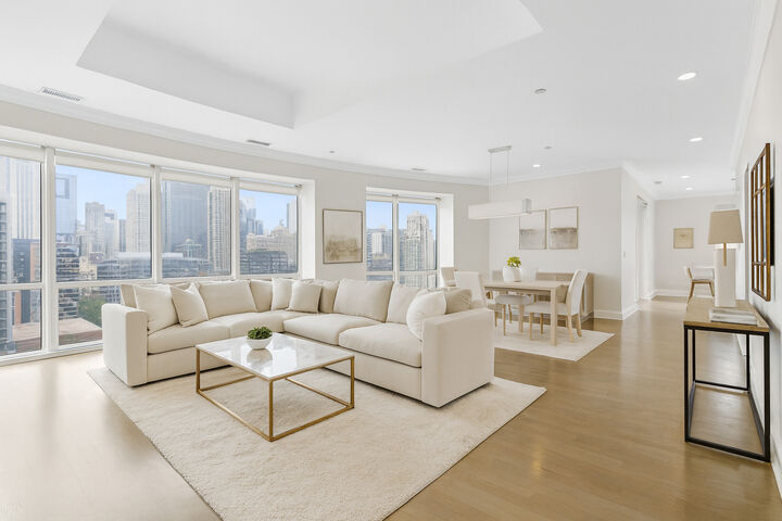 Property Photo:  60 W Erie Street 1302  IL 60654 