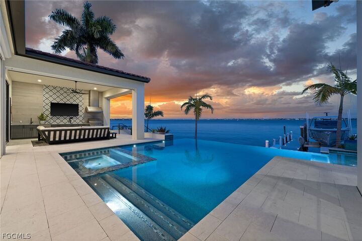 Property Photo:  5661 Riverside Drive  FL 33904 