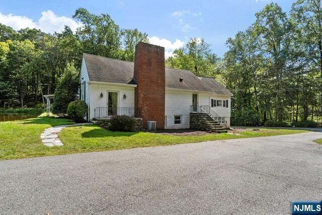 Property Photo:  46-48 Oak Road House 46  NJ 07005 