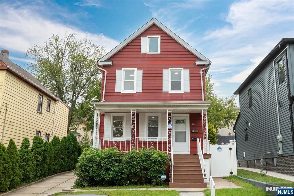 Property Photo:  70 Hille Place 2  NJ 07660 