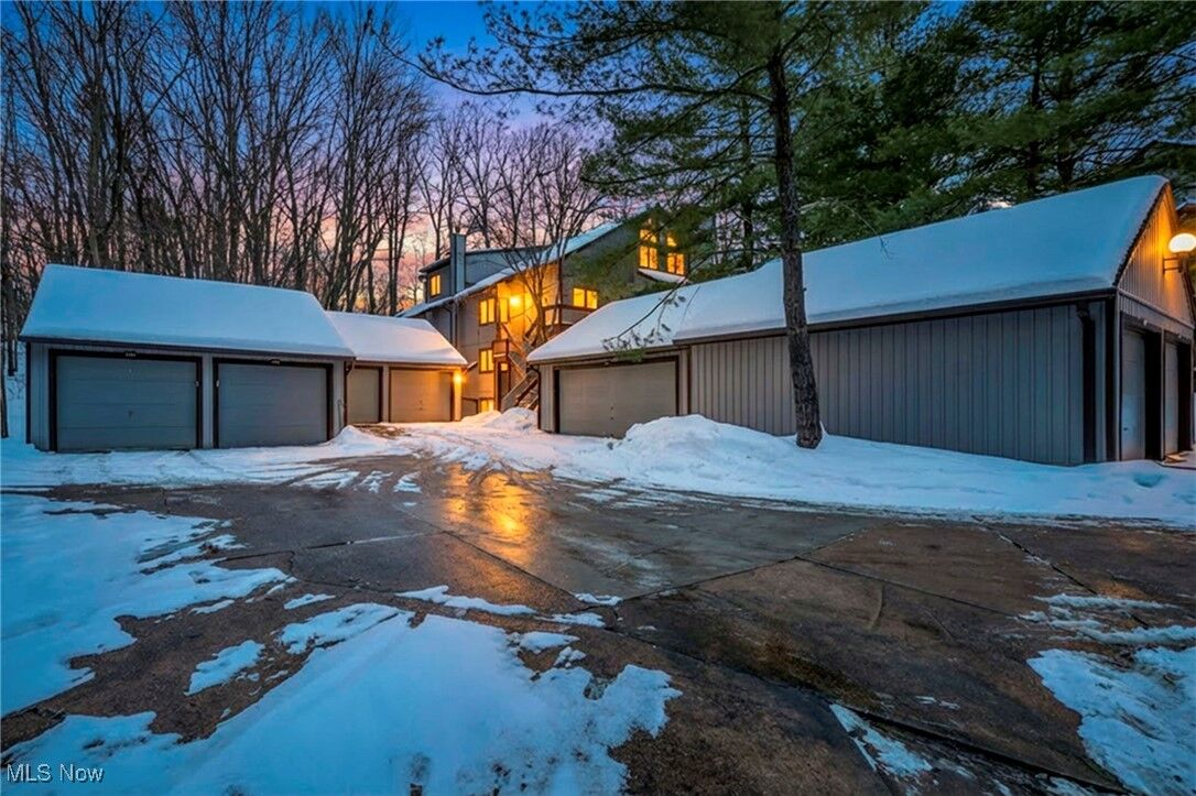 Property Photo: 2189 Pinebrook Trail OH 44223